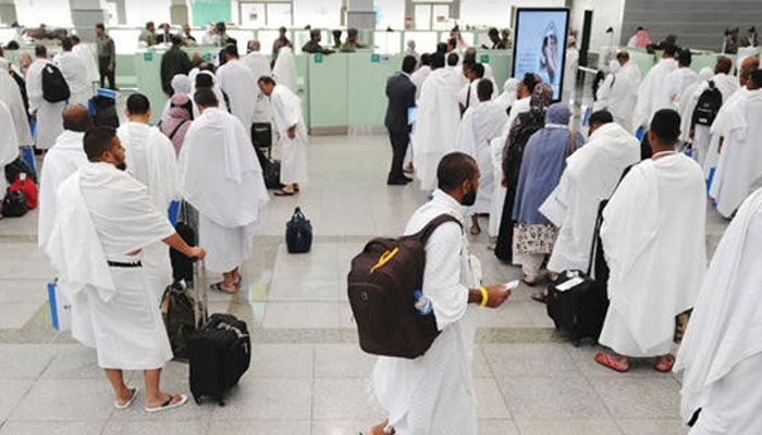 پشاورکے عمرہ زائرین کیلئے ویکسینیشن کے بغیر سفرکی تاریخ بڑھادی گئی