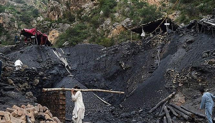 خیبرپختونخوا: پی ٹی آئی دورِ حکومت میں معدنیات کے شعبے میں اربوں روپے کی مبینہ بے ضابطگیاں سامنے آگئیں