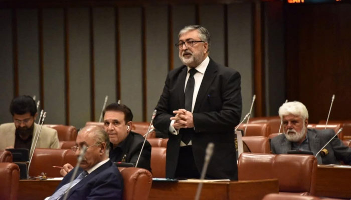 پی ٹی آئی سے بندہ توڑکرآئندہ وزیراعلیٰ کےپی کیلئے تیار کرلیاگیا: جے یو آئی رہنما کا دعویٰ